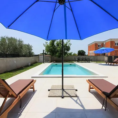 New Modern Gogo With Private Pool Near The And Town Of Pula By Wiibuk Šišan