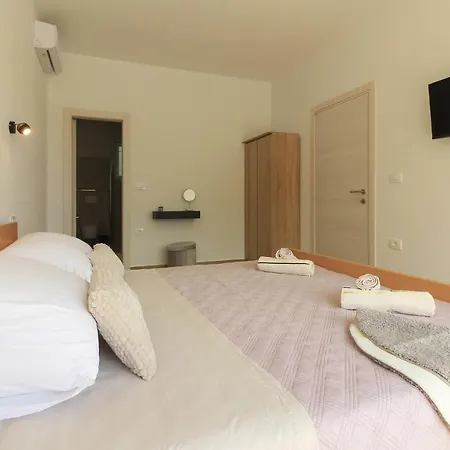 New Modern Gogo With Private Pool Near The And Town Of Pula By Wiibuk * Šišan