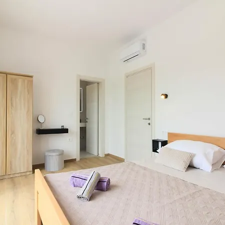 Villa New Modern Gogo With Private Pool Near The And Town Of Pula By Wiibuk *