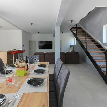 New Modern Gogo With Private Pool Near The And Town Of Pula By Wiibuk Sisan