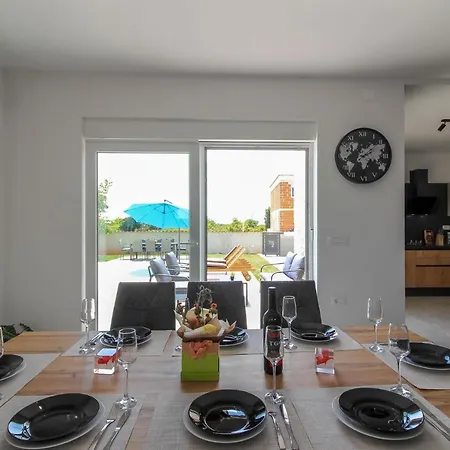Villa New Modern Gogo With Private Pool Near The And Town Of Pula By Wiibuk Sisan