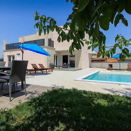 Villa New Modern Gogo With Private Pool Near The And Town Of Pula By Wiibuk *