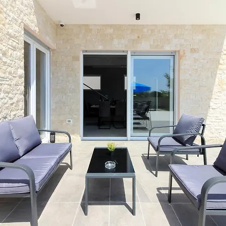 Villa New Modern Gogo With Private Pool Near The And Town Of Pula By Wiibuk *
