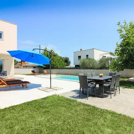 New Modern Gogo With Private Pool Near The And Town Of Pula By Wiibuk Sisan