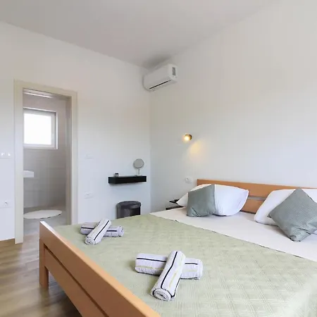 Villa New Modern Gogo With Private Pool Near The And Town Of Pula By Wiibuk *